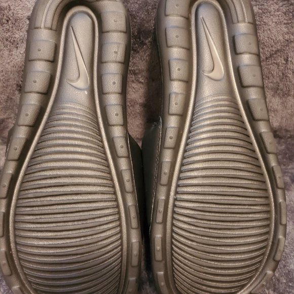 NWOT Nike Victori One Men's Slide Sandals - Size 8 - Picture 3 of 3